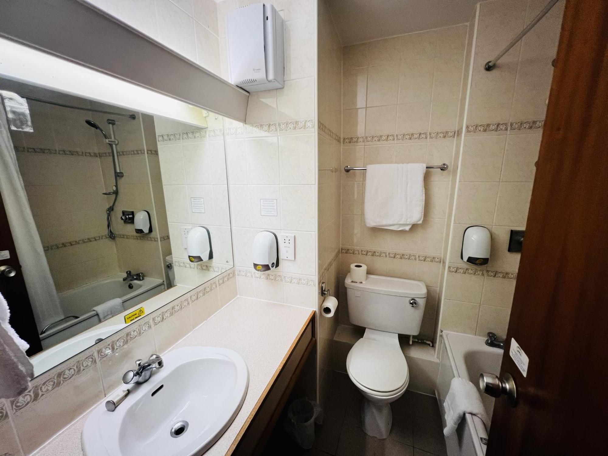 Ox Hotel Carlisle คาร์ลไอเอิล ภายนอก รูปภาพ