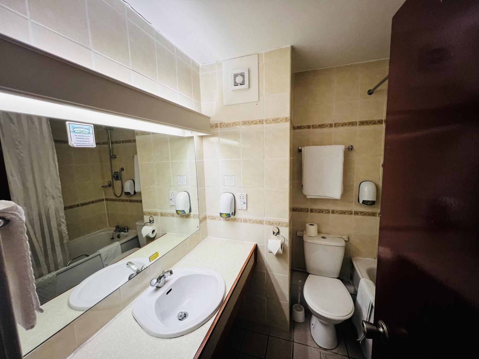 Ox Hotel Carlisle คาร์ลไอเอิล ภายนอก รูปภาพ